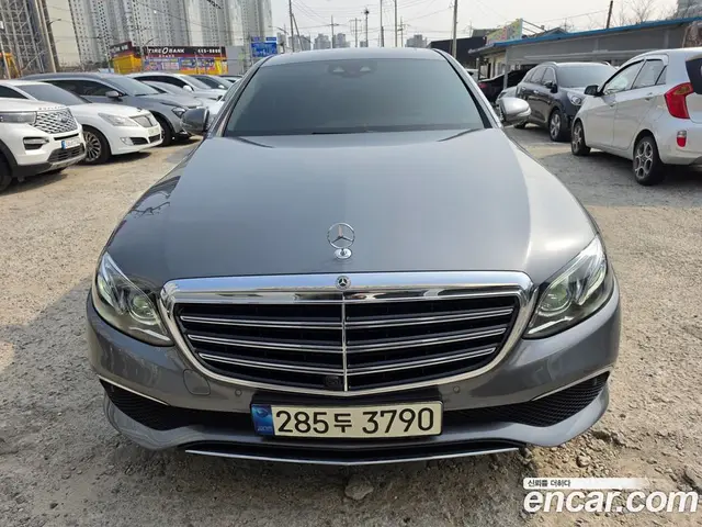 Mercedes-Benz E-Class 2018 2.0 автомат (гидро), миниатюра 2