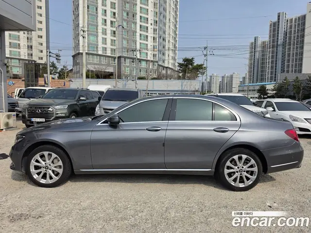 Mercedes-Benz E-Class 2018 2.0 автомат (гидро), миниатюра 3