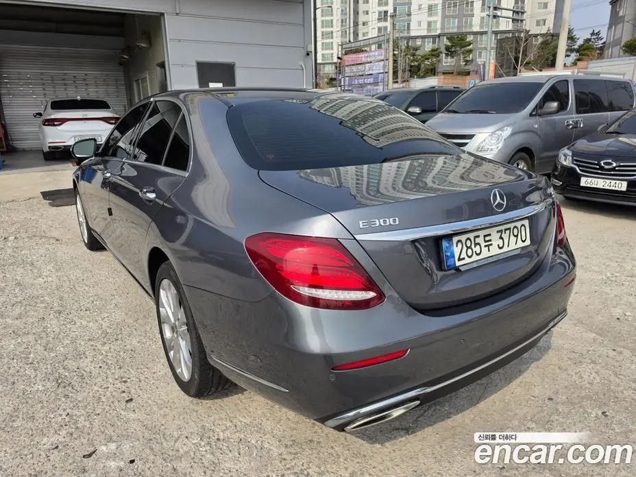 Mercedes-Benz E-Class 2018 2.0 автомат (гидро), фото 4