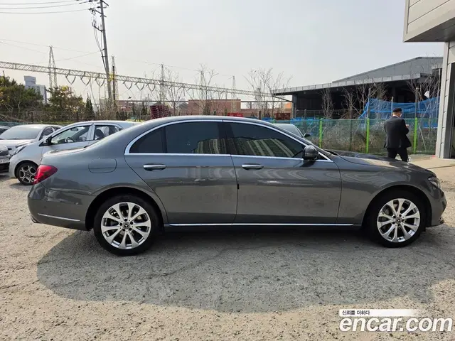 Mercedes-Benz E-Class 2018 2.0 автомат (гидро), миниатюра 6
