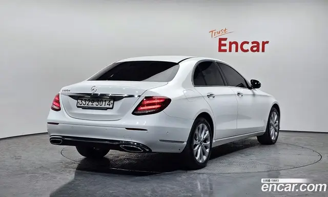 Mercedes-Benz E-Class 2019 1.9 автомат (гидро), миниатюра 2