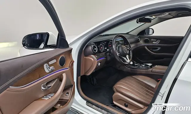 Mercedes-Benz E-Class 2019 1.9 автомат (гидро), миниатюра 11
