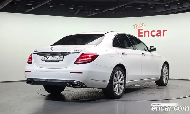 Mercedes-Benz E-Class 2019 1.9 автомат (гидро), миниатюра 2