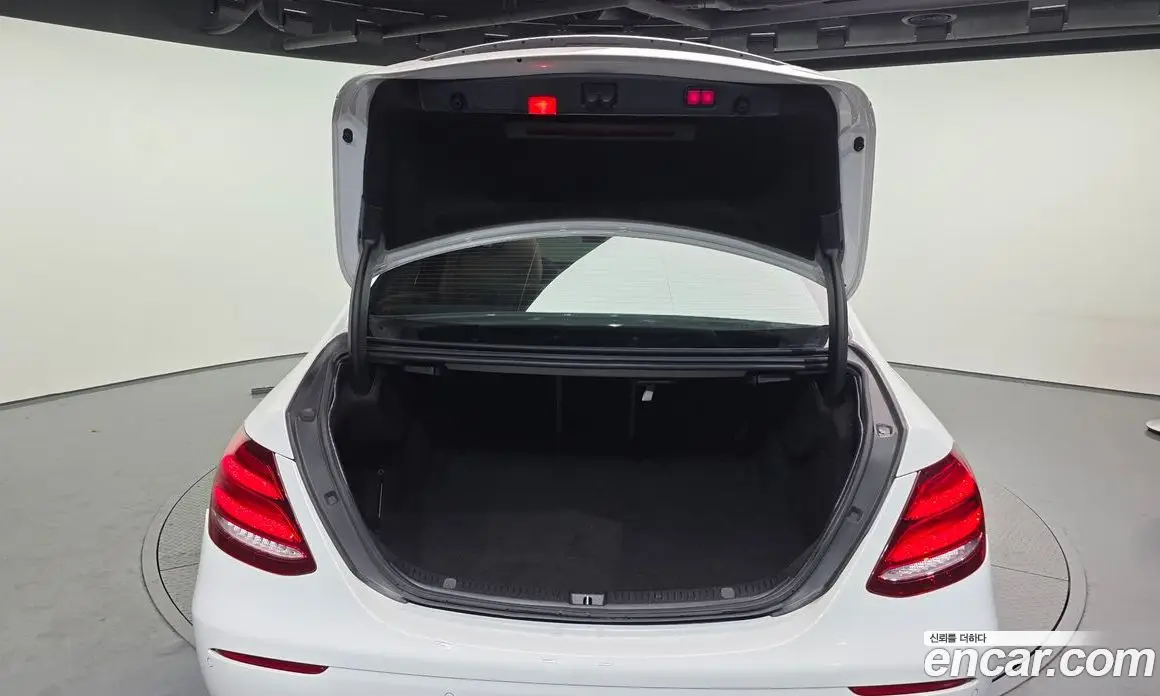 Mercedes-Benz E-Class 2019 1.9 автомат (гидро), фото 20