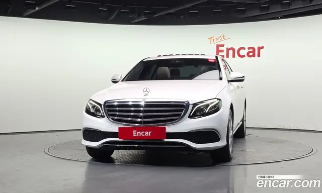 Mercedes-Benz E-Class 2019 1.9 автомат (гидро), миниатюра 3