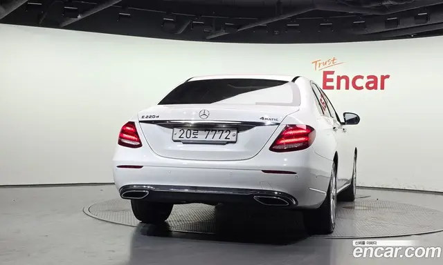 Mercedes-Benz E-Class 2019 1.9 автомат (гидро), миниатюра 4