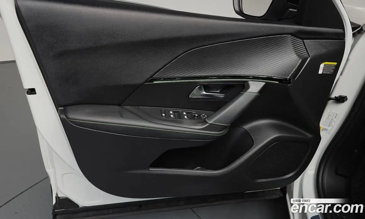 Peugeot 2008 2023 0.1 автомат (гидро), фото 13