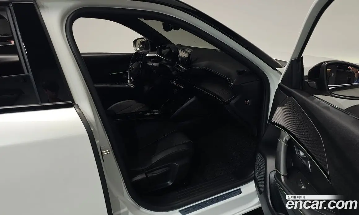 Peugeot 2008 2023 0.1 автомат (гидро), фото 16