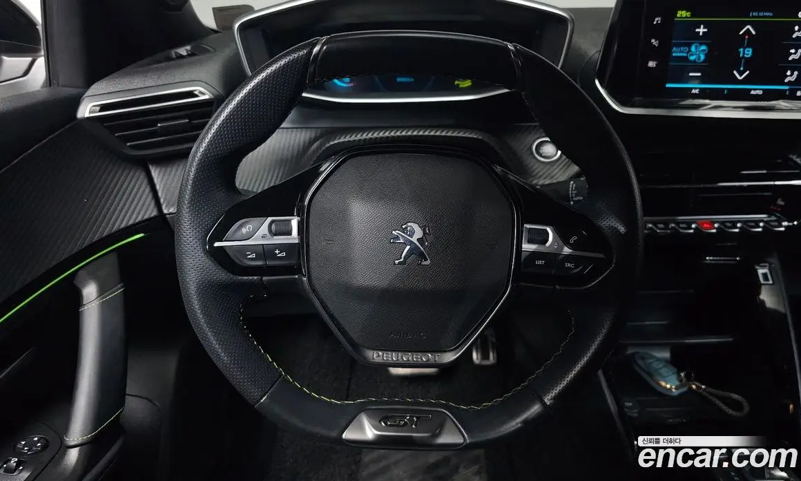 Peugeot 2008 2023 0.1 автомат (гидро), фото 18