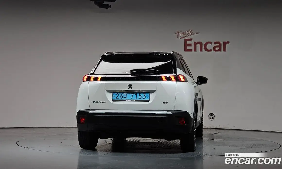 Peugeot 2008 2023 0.1 автомат (гидро), фото 3