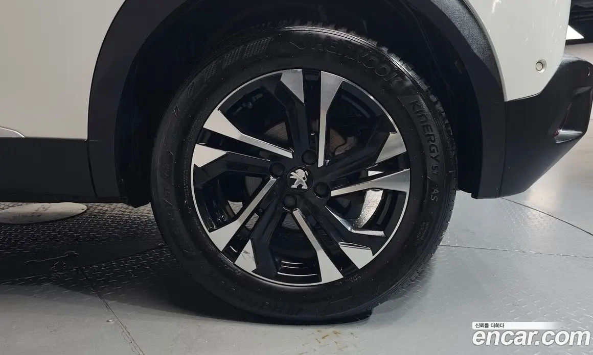 Peugeot 2008 2023 0.1 автомат (гидро), фото 6
