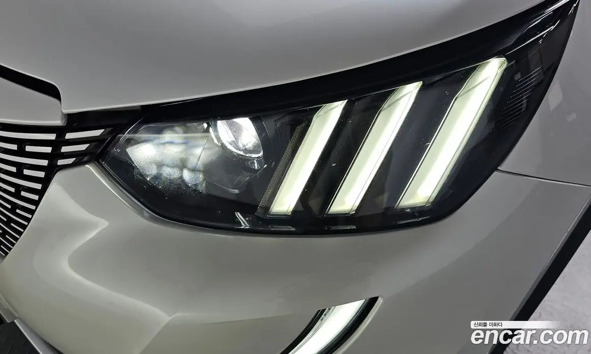 Peugeot 2008 2023 0.1 автомат (гидро), фото 7