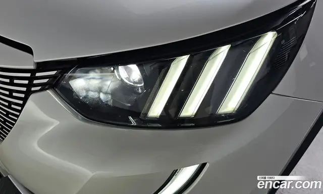 Peugeot 2008 2023 0.1 автомат (гидро), миниатюра 7