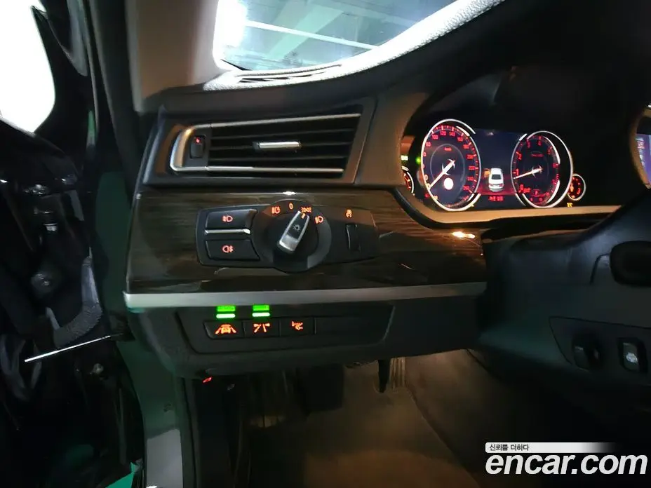 BMW 7 серия 2014 4.4 автомат (гидро), фото 13 BMW 7 серия 2014 4.4 автомат (гидро), фото 13