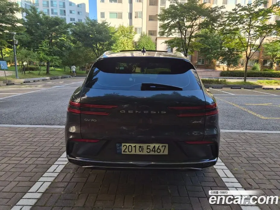 Genesis GV70 2025 2.5 автомат (гидро), фото 13 Genesis GV70 2025 2.5 автомат (гидро), фото 13