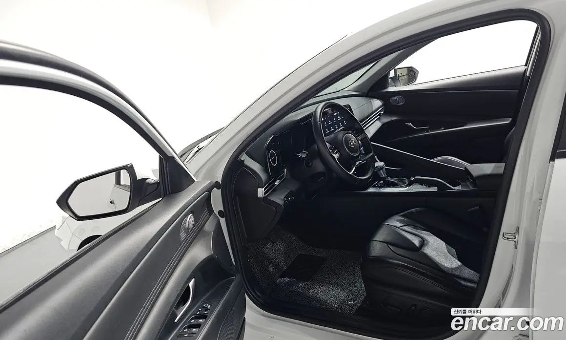 Hyundai Avante 2022 1.6 автомат (гидро), фото 13