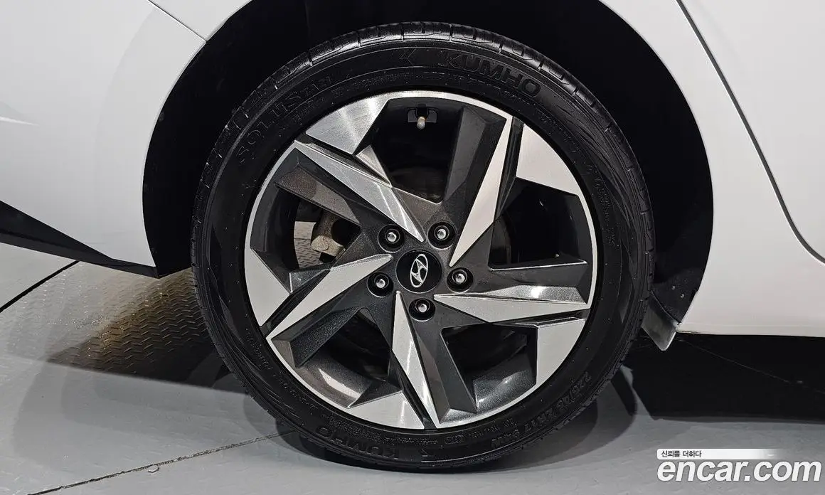Hyundai Avante 2022 1.6 автомат (гидро), фото 7