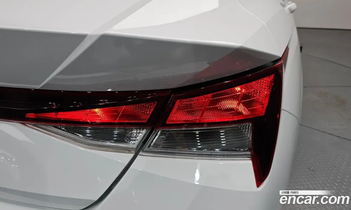 Hyundai Avante 2022 1.6 автомат (гидро), фото 9