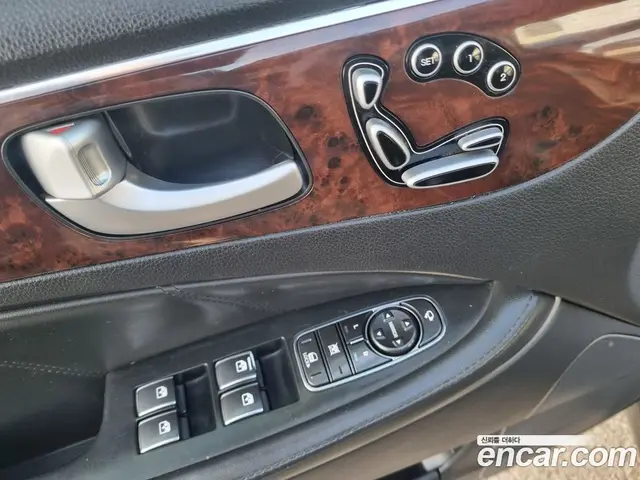 Hyundai Equus 2012 3.8 автомат (гидро), миниатюра 11