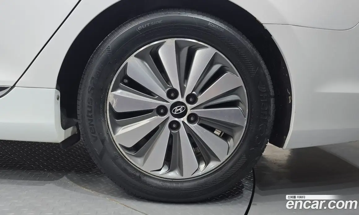 Hyundai Grandeur 2015 2.4 автомат (гидро), фото 6