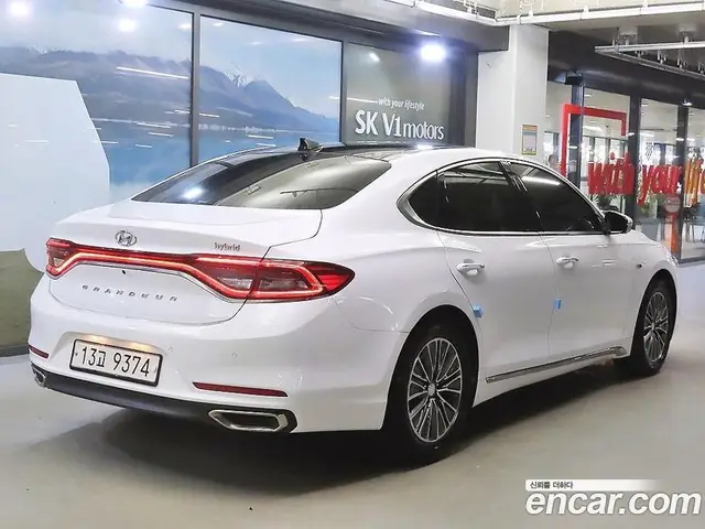 Hyundai Grandeur 2017 2.4 автомат (гидро), миниатюра 2 Hyundai Grandeur 2017 2.4 автомат (гидро), миниатюра 2