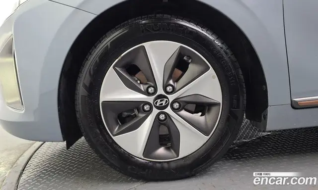 Hyundai Ioniq 2017 автомат (гидро), миниатюра 5