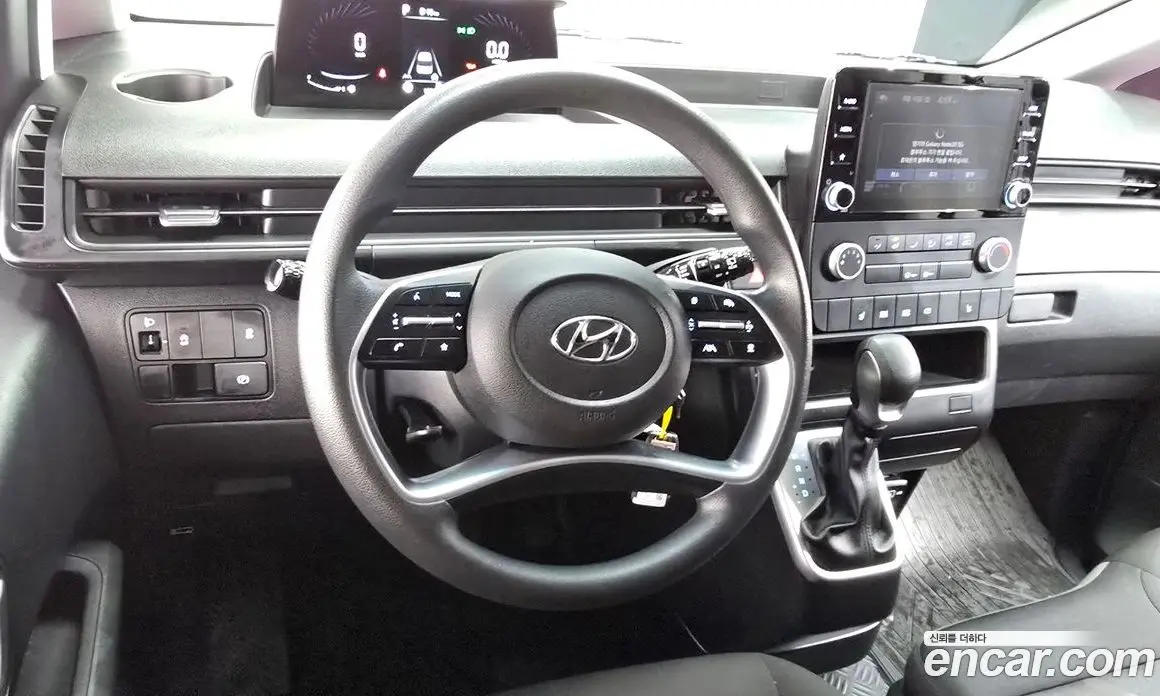 Hyundai Staria 2021 2.2 автомат (гидро), фото 13