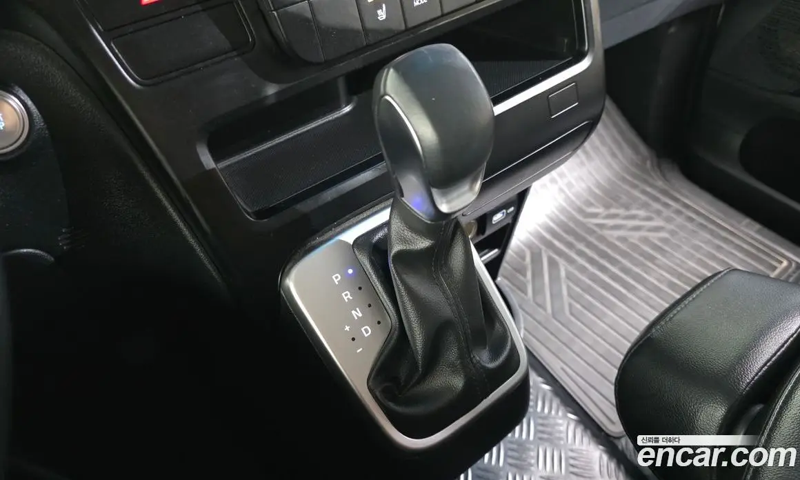 Hyundai Staria 2022 2.2 автомат (гидро), фото 12