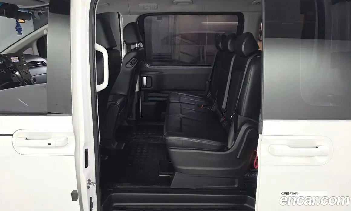 Hyundai Staria 2022 2.2 автомат (гидро), фото 16