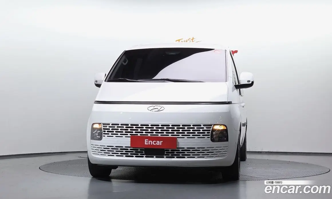 Hyundai Staria 2022 2.2 автомат (гидро), фото 3