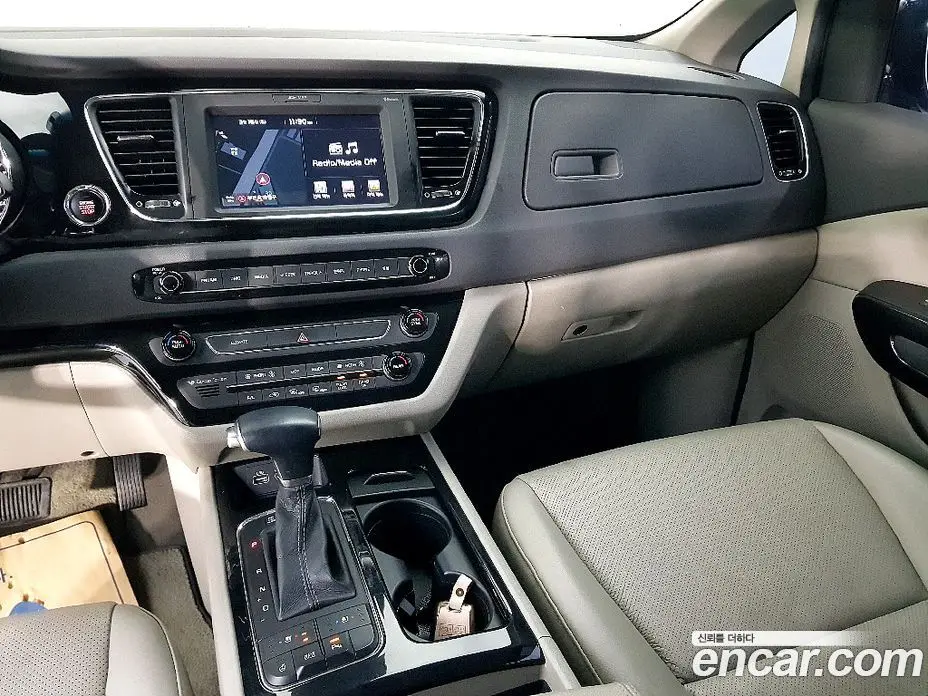 Kia Carnival 2016 2.2 автомат (гидро), фото 9