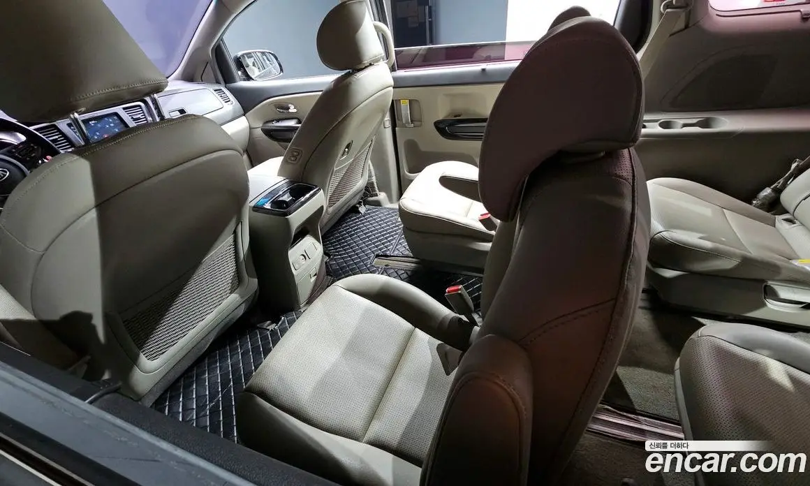 Kia Carnival 2018 2.2 автомат (гидро), фото 16 Kia Carnival 2018 2.2 автомат (гидро), фото 16