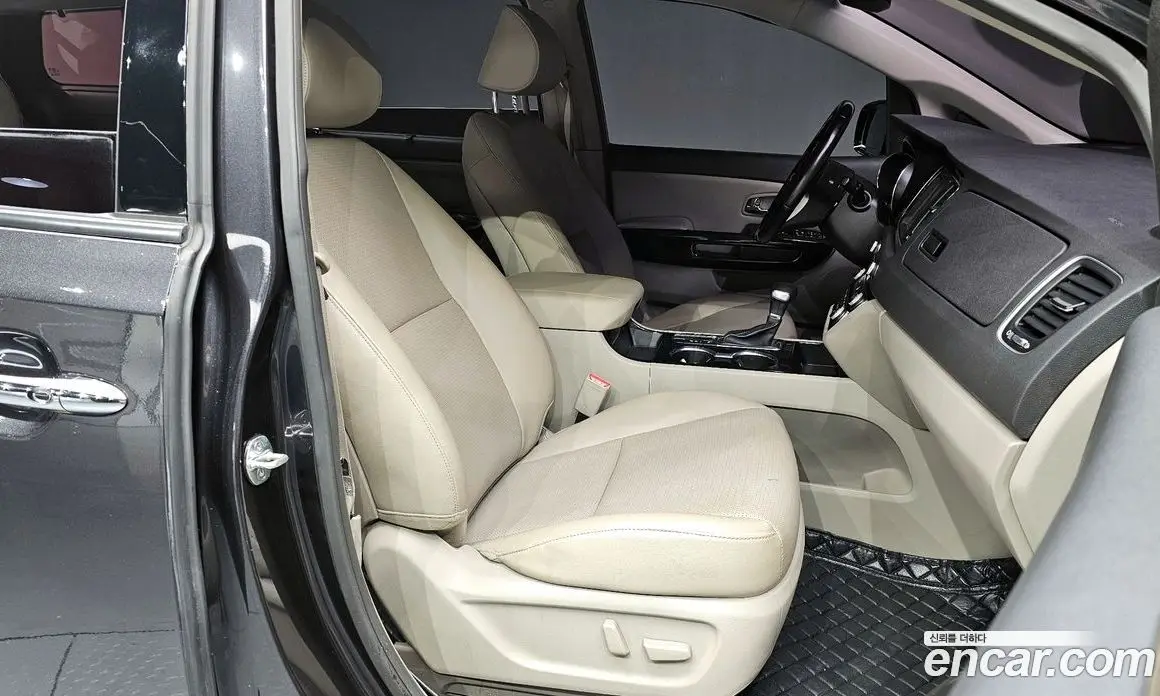 Kia Carnival 2018 2.2 автомат (гидро), фото 17 Kia Carnival 2018 2.2 автомат (гидро), фото 17
