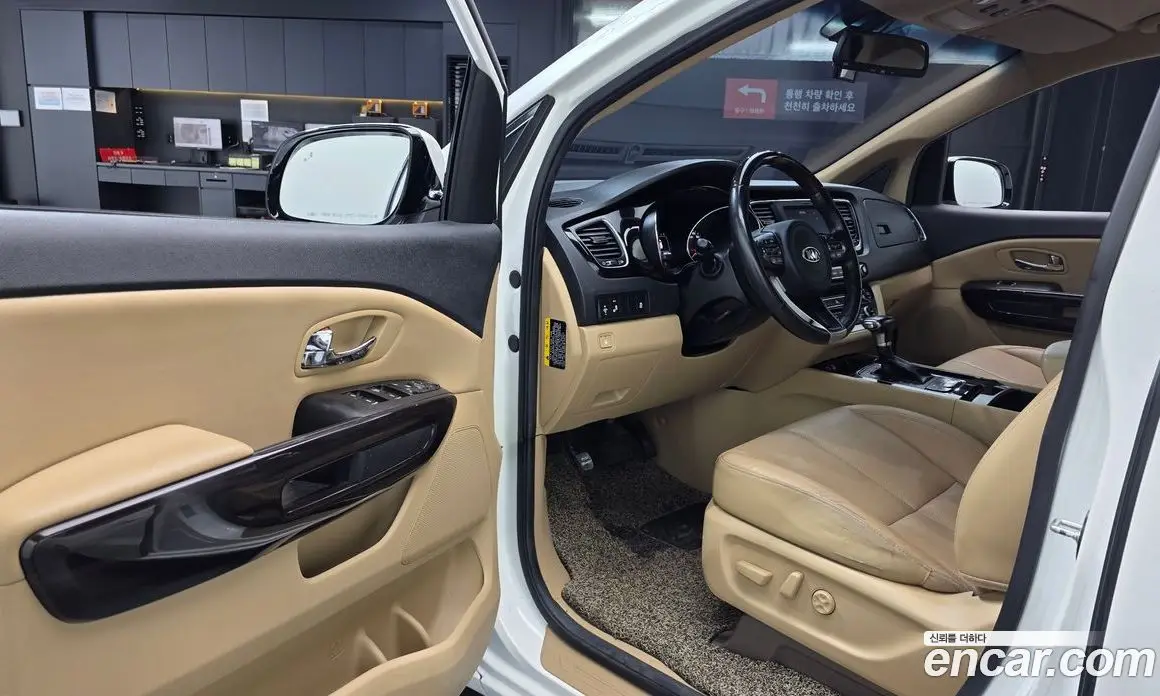 Kia Carnival 2018 2.2 автомат (гидро), фото 12 Kia Carnival 2018 2.2 автомат (гидро), фото 12