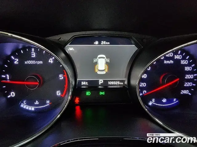 Kia Carnival 2018 2.2 автомат (гидро), миниатюра 4