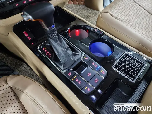 Kia Carnival 2018 2.2 автомат (гидро), миниатюра 6