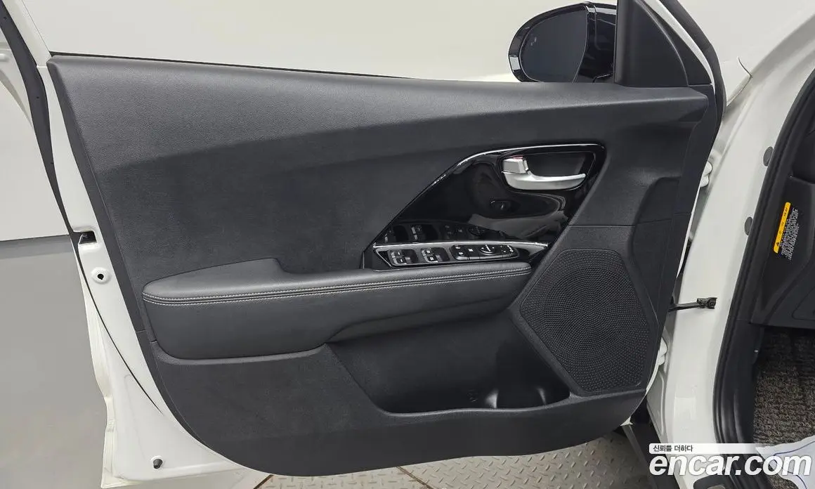 Kia Niro 2020 1.6 автомат (гидро), фото 14