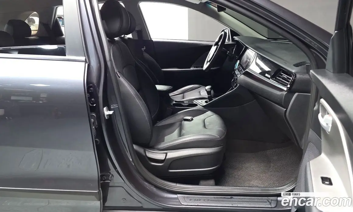 Kia Niro 2021 1.6 автомат (гидро), фото 16
