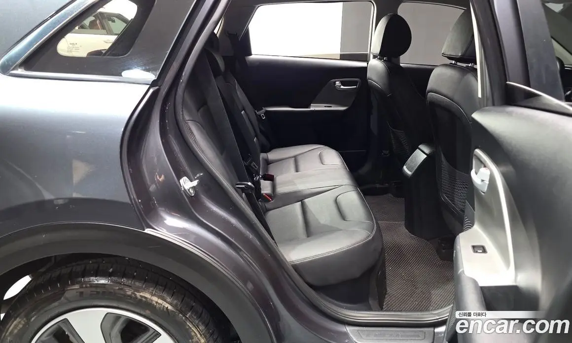 Kia Niro 2021 1.6 автомат (гидро), фото 17
