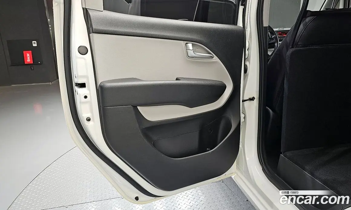 Kia Ray 2022 1.0 автомат (гидро), фото 17