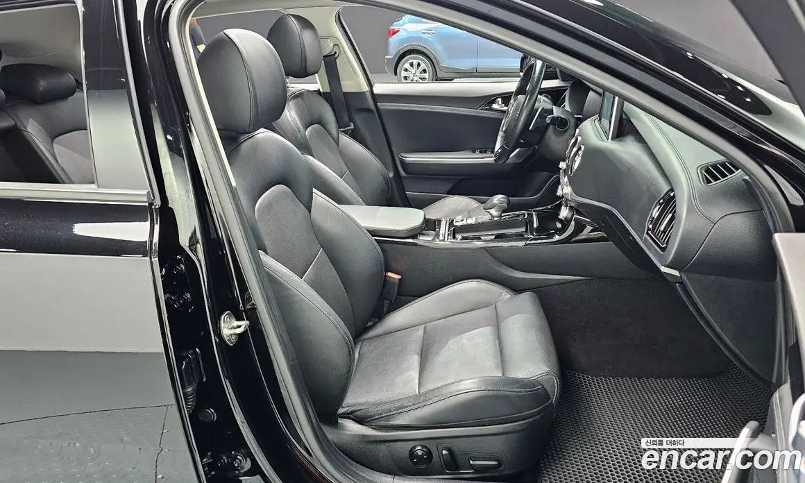 Kia Stinger 2018 2.0 автомат (гидро), фото 16
