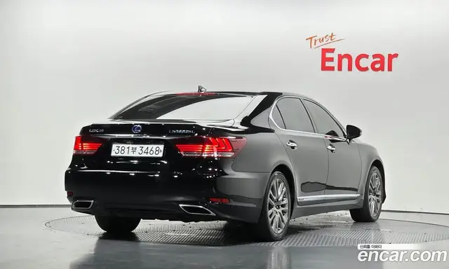 Lexus LS 2016 5.0 автомат (гидро), миниатюра 2