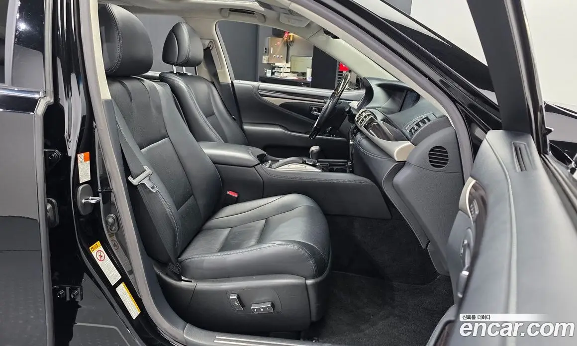 Lexus LS 2016 5.0 автомат (гидро), фото 11