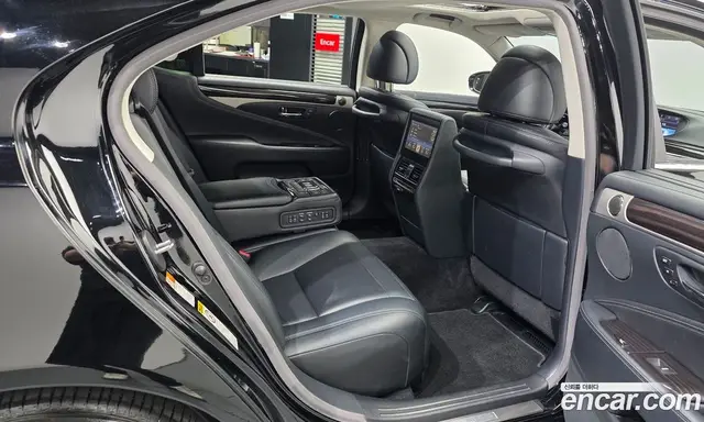 Lexus LS 2016 5.0 автомат (гидро), миниатюра 12