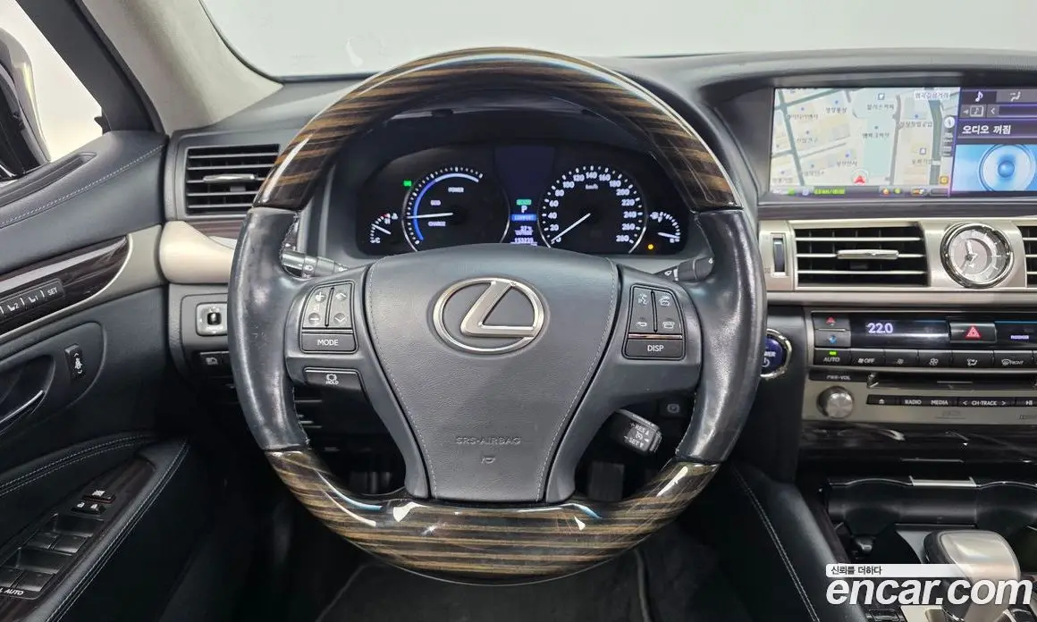 Lexus LS 2016 5.0 автомат (гидро), фото 13