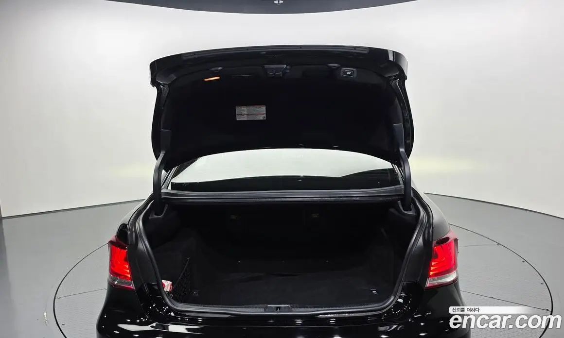 Lexus LS 2016 5.0 автомат (гидро), фото 20