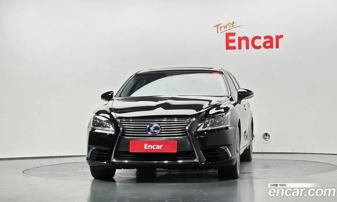 Lexus LS 2016 5.0 автомат (гидро), фото 3