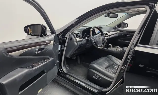 Lexus LS 2016 5.0 автомат (гидро), миниатюра 10