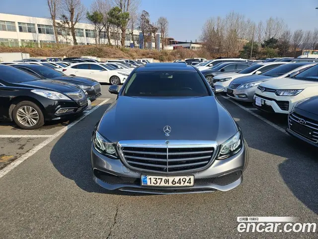 Mercedes-Benz E-Class 2018 2.0 автомат (гидро), миниатюра 2