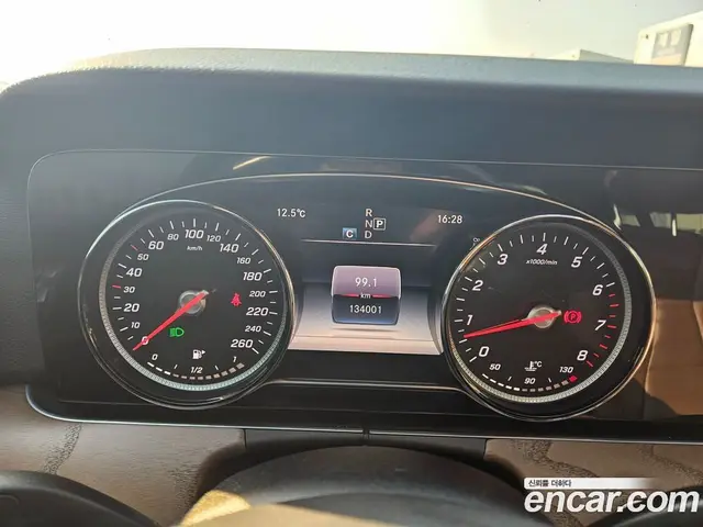 Mercedes-Benz E-Class 2018 2.0 автомат (гидро), миниатюра 11